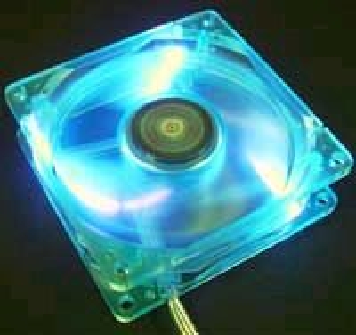AeroCool_3_UV_LED_Transparent_Fan_80mm_blau_Luefter_Drehzahl_Foerdermenge_CFM_Foerdervolumen_80_mm